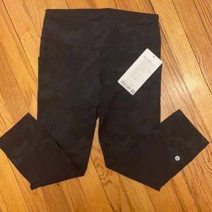 Lululemon black camo pace rival crop 22 NTW
